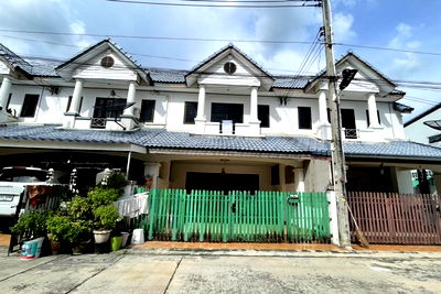 Townhouses for sale วิทยาลัยเทคโนโลยีชลบุรี : FOR SALE  TOWNHOUSE PROPERTY  2100000 BAHT.