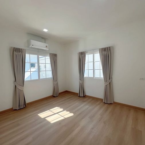 Golden Neo Sukhumvit–Lasalle Golden Neo Sukhumvit–Lasalle