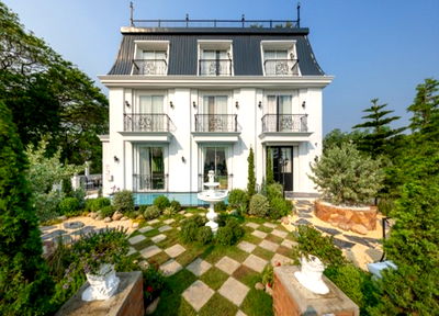 บ้านเดี่ยว นครชัยศรี นครปฐม : ขายบ้านเดี่ยว 4 ชั้น พร้อมกิจการคาเฟ่และห้องพัก สไตล์ยุโรป ทำเลริมแม่น้ำ