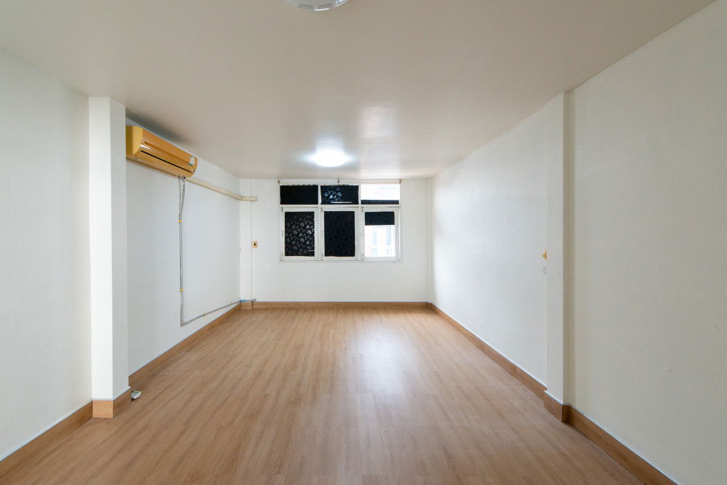 รูป ขายตึกแถว 3 ชั้น ริมถนนซอยสุขสวัสดิ์ 35 ทำเลดี ใกล้ทางด่วน เหมาะทำการค้า ขนาด 14 ตรว - รูปที่ 4/12