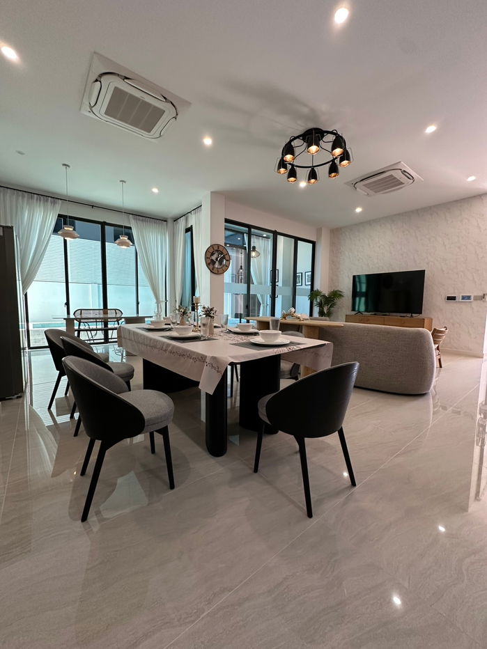 รูป 🏡 ให้เช่า Pool Villa สุดหรู 3 ชั้น พร้อมลิฟต์ | The Honor โยธินพัฒนา  ✨ บ้านระดับ Luxury Rare Item พร้อมสระว่ายน้ำส่วนตัว + ลิฟต์ในบ้าน - รูปที่ 10/14