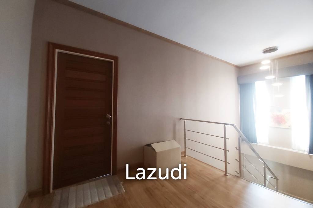 picture 2-Storey Modern House With Swimming pool in Project for Sale - 25/39