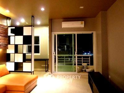 Condos for sale : 1-BR Condo at The Fourwings Residence in Hua Mak (ID 320514)