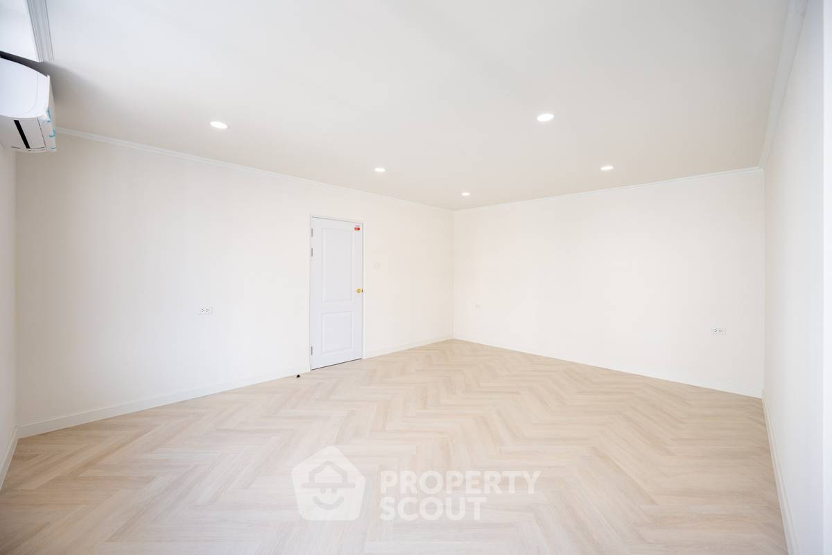 รูป คอนโด 3-ห้องนอน ที่ แกรนด์ วิลล์ เฮาส์ 2 ใกล้ MRT สุขุมวิท (ID 2680429) - รูปที่ 11/12