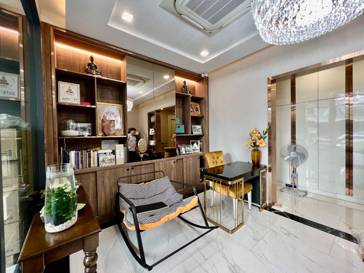 รูป ขายทาวน์โฮมหรู 4 ชั้น PATIO รัชโยธิน | ใกล้ BTS รัชโยธิน และ MRT พหลโยธิน | บิวท์อินทั้งหลัง พื้นที่ 320 ตร.ม. พร้อมเข้าอยู่ - รูปที่ 9/41