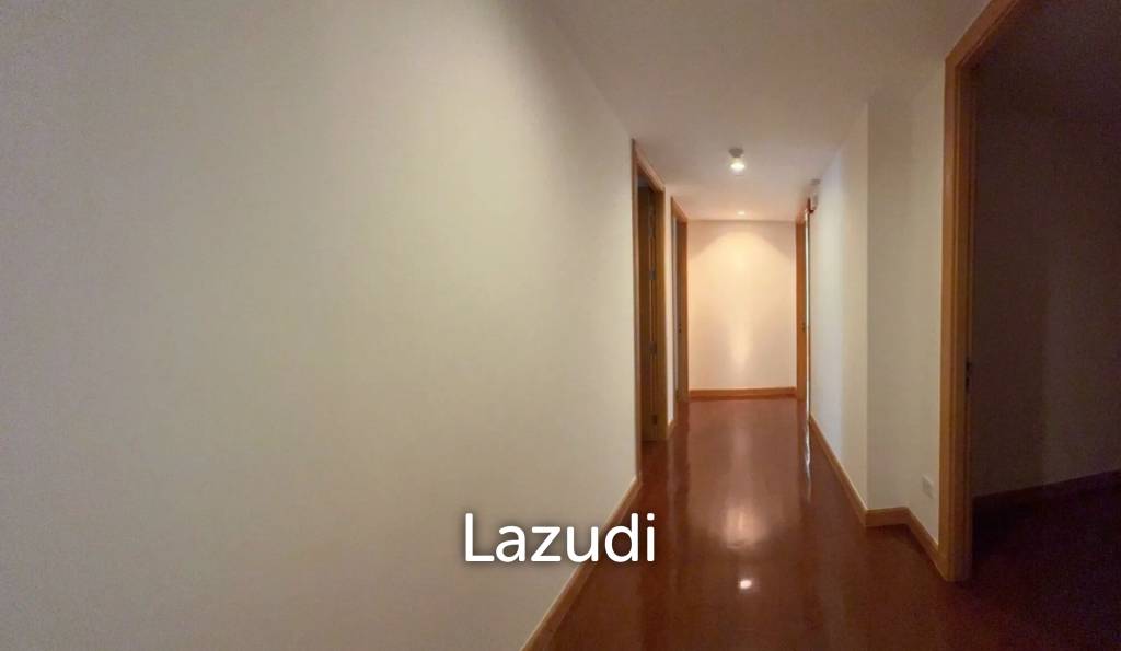 รูป Spacious 580 sqm 4-Bed Apartment on 16th Floor at GM Height Khlong Toei Bangkok - รูปที่ 5/13