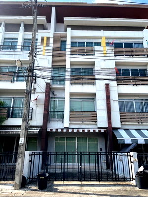 Home office for sale Ladprao 48, Chokchai 4, Ladprao 71 : For sale Townhome Baan Klang Muang Urbanion Lat Phrao 71   4 Storeys, 25 sq.wah 4.68% Investment Yield (With Tenant)