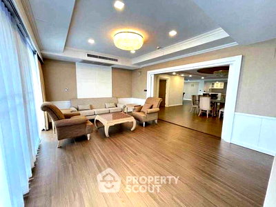 Condos for rent Soi Sukhumvit 71 : 5-BR Condo at Oriental Towers Condominium near BTS Ekkamai (ID 2628108)