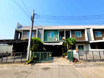 Townhouses for sale Nonthaburi : FOR SALE  TOWNHOUSE PROPERTY  2000000 BAHT.