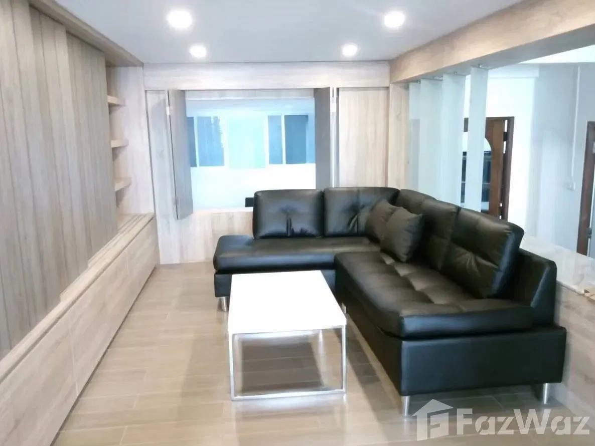 รูป ทาวน์เฮ้าส์ให้เช่า 5 ห้องนอน ใน คลองตันเหนือ, กรุงเทพมหานคร 1373468 - รูปที่ 2/8