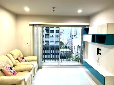 ขายคอนโด : Hive Taksin ✨ Spacious 2-Bedroom, Stylish Living 🌟 near BTS Wongwian Yai