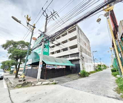 ให้เช่าอาคารพาณิชย์ Show room 4.5 ชั้น 4 คูหา / ริมถนนกิ่งแก้ว จอดรถได้ 20 คัน พื้นที่ใช้สอย 1,850 ตารางเมตร ให้ Grace period 3 เดือน ให้เช่าในสภาพนี้ 