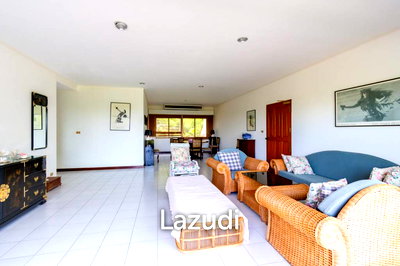 Condos for sale : PALM HILLS CONDO : 3 Bed Condo with mountain and seaview