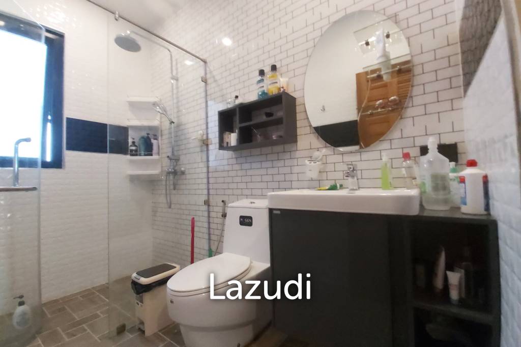 picture 2-Storey Modern House With Swimming pool in Project for Sale - 38/39