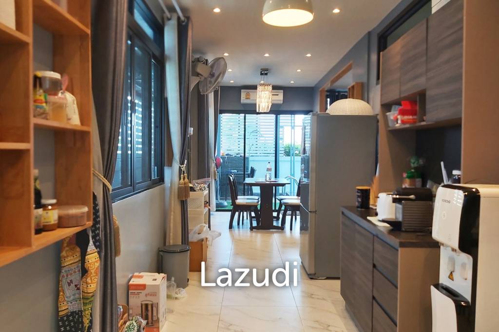 picture 2-Storey Modern House With Swimming pool in Project for Sale - 17/39