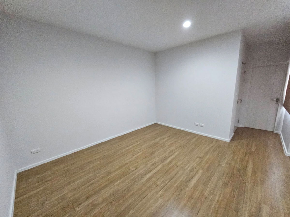 รูป [ให้เช่า] บ้านแฝด 3 ชั้น 4 ห้องนอน + 1 ห้องอเนกประสงค์ เฟอร์ครบ พร้อมอยู่📍บ้านกลางเมือง The Edition พระราม 9 - กรุงเทพกรีฑา - รูปที่ 6/16