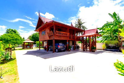 Houses for sale Pran Buri Prachaubkirikhan : Stunning Thai Wooden Villa with Pool in Pranburi