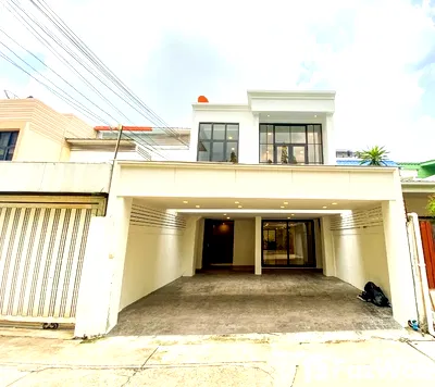 Houses for sale Bangkok : 4 Bedroom House for sale in Khlong Tan Nuea, Bangkok  1726738