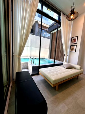 เช่าบ้านเดี่ยว เขตบางกะปิ : 🏡 ให้เช่า Pool Villa สุดหรู 3 ชั้น พร้อมลิฟต์ | The Honor โยธินพัฒนา  ✨ บ้านระดับ Luxury Rare Item พร้อมสระว่ายน้ำส่วนตัว + ลิฟต์ในบ้าน