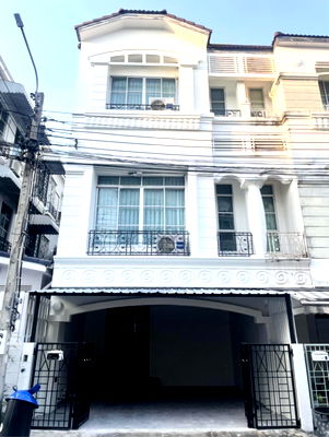 เช่าทาวน์โฮม ลาดพร้าวตอนกลาง โชคชัย 4 ลาดพร้าว 71 นาคนิวาส : ให้เช่าทาวน์โฮม3ชั้น บ้านกลางเมืองลาดพร้าว-โยธินพัฒนา