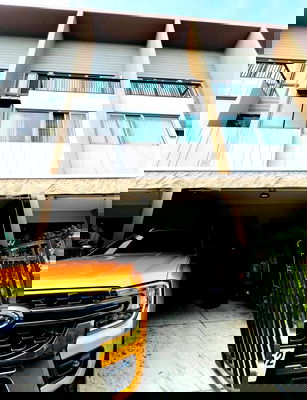 เช่าทาวน์โฮม ม.เทคโนโลยีพระจอมเกล้าธนบุรี : T 1494 ให้เช่า ทาวน์โฮม 3 ชั้น ม.บ้านกลางเมือง สาทร-สุขสวัสดิ์ บ้านสวย มีเฟอร์นิเจอร์พร้อมอยู่ ราคา 27,000 บาท