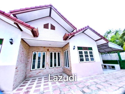 Houses for sale Chonburi : 3 Beds3 Baths Single House in Na Jomtien