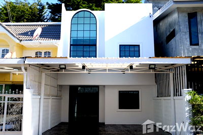 Townhouses for sale Bangkok : 2 Bedroom Townhouse for sale in Nuan Chan, Bangkok  1894030