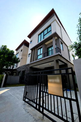 Twin houses for rent ม.นานาชาติแสตมฟอร์ด : [For Rent] 3-Storey House | 4 Bedrooms + 1 Multi Room, Fully Furnished📍Baan Klang Muang The Edition Rama 9 – Krungthep Kreetha