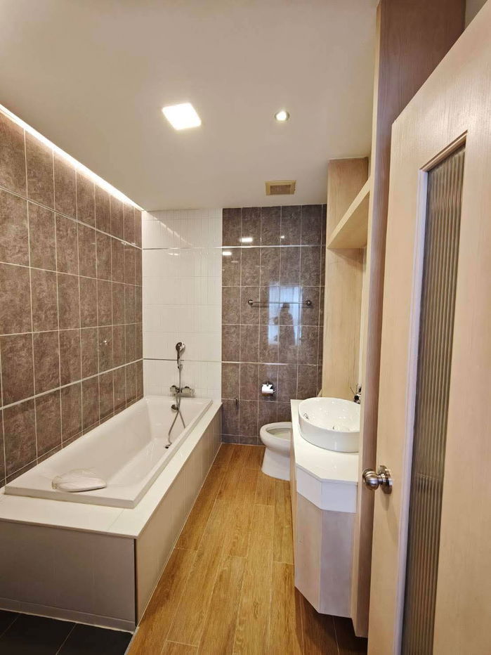 รูป ขายด่วน The Treasure Condominium • 2 ห้องนอน | 2 ห้องน้ำ Built-in ใหม่ทั้งห้อง เฟอร์นิเจอร์ + เครื่องใช้ไฟฟ้าครบ พร้อมเข้าอยู่ (C440) T.0946511456 - รูปที่ 10/13