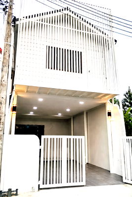 ทาวน์โฮม ชลบุรี : 2-Storey Townhouse for Sale 3 Bedrooms in East Pattaya