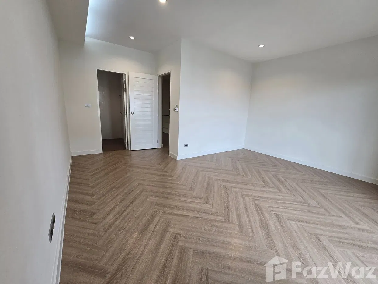 รูป ทาวน์เฮ้าส์ให้เช่า 9 ห้องนอน ใน ลาดพร้าว, กรุงเทพมหานคร 1883821 - รูปที่ 25/26