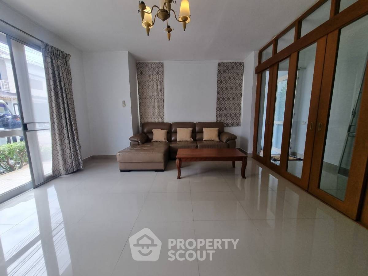 รูป คอนโด 3-ห้องนอน ที่ บ้านสวนลลนา ใกล้ เมืองพัทยา (ID 1834875) - รูปที่ 50/51