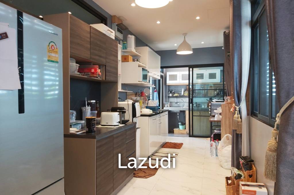 picture 2-Storey Modern House With Swimming pool in Project for Sale - 18/39