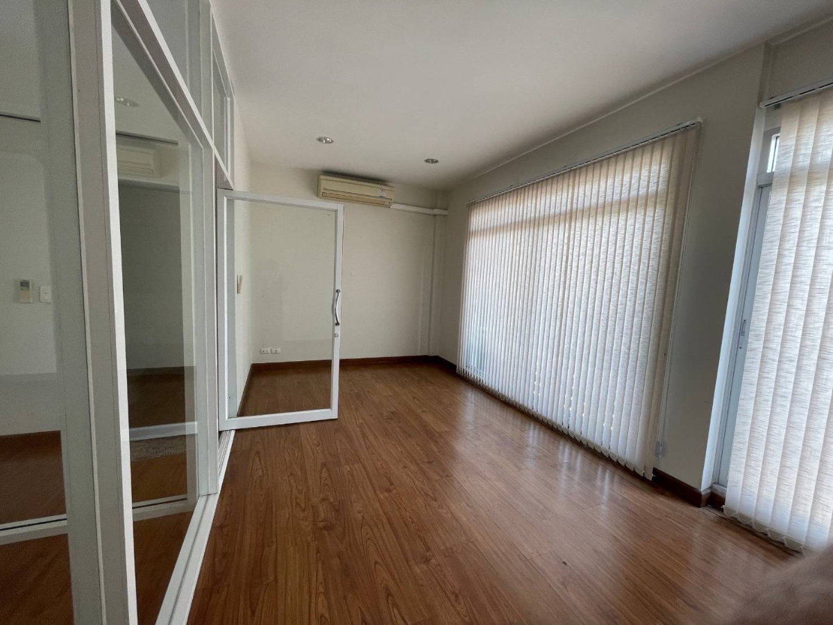 รูป ขาย ทาวน์โฮม บ้านกลางเมือง เออร์บาเนี่ยน ลาดพร้าว 71 – 4 ชั้น 25 ตร.ว. ** ขายอาคารพร้อมผู้เช่า ผลตอบแทน 4.68%**  - รูปที่ 9/10
