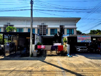 Townhouses for sale Nonthaburi : FOR SALE  TOWNHOUSE PROPERTY  2200000 BAHT.