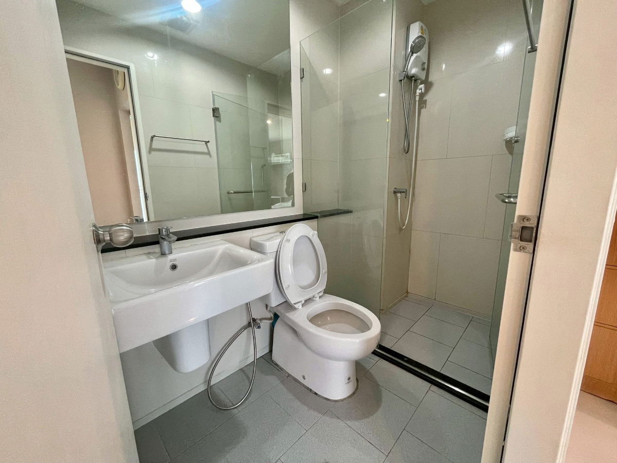 รูป 🔥 ปล่อยเช่าด่วน Aspire Erawan เฟอร์นิเจอร์ เครื่องใช้ไฟฟ้าครบ 🔥 - รูปที่ 8/9