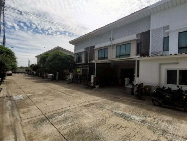 รูป BB13240 ขายทาวน์เฮาส์ หมู่บ้าน โมดิวิลล่า ปิ่นเกล้า-วงแหวน ซอย 33 ถนน บางกรวย-จงถนอม ตำบล ศาลากลาง อำเภอ บางกรวย จังหวัด นนทบุรี - รูปที่ 3/8