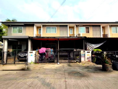 Townhouses for sale Nonthaburi : FOR SALE  TOWNHOUSE PROPERTY  1800000 BAHT.