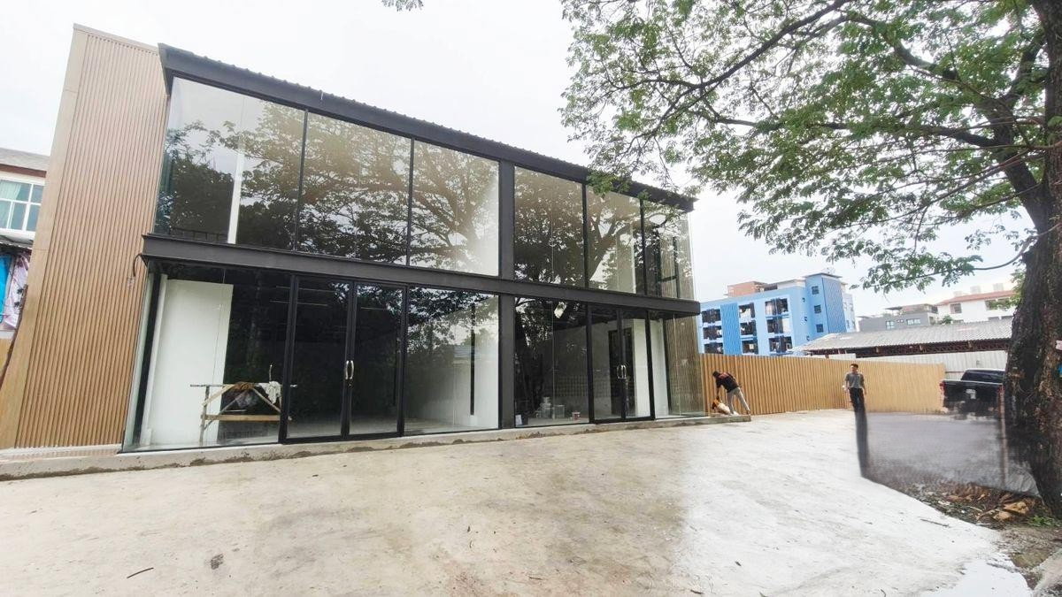 รูป WS6753 🔥 ให้เช่าออฟฟิศ / สตูดิโอ / โชว์รูม สไตล์ Modern 🔥 ลาดพร้าว 71 เช่าเพียง 60,000 บาท/เดือน - รูปที่ 1/14