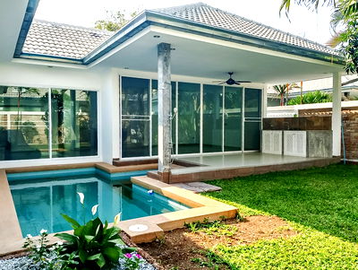 Houses for sale Chonburi : Pool Villa 3BR for Sale in Huai Yai