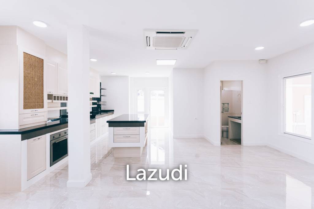 รูป ขายบ้านเดี่ยว 2 ชั้นหลังใหญ่พร้อมสระว่ายน้ำในโครงการหมู่บ้าน - รูปที่ 13/102