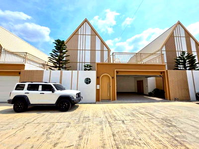 Houses for sale Toongklom-Taman Road : Private pool villa for sale in Narita Villas Pattaya. Quiet and peaceful atmosphere.