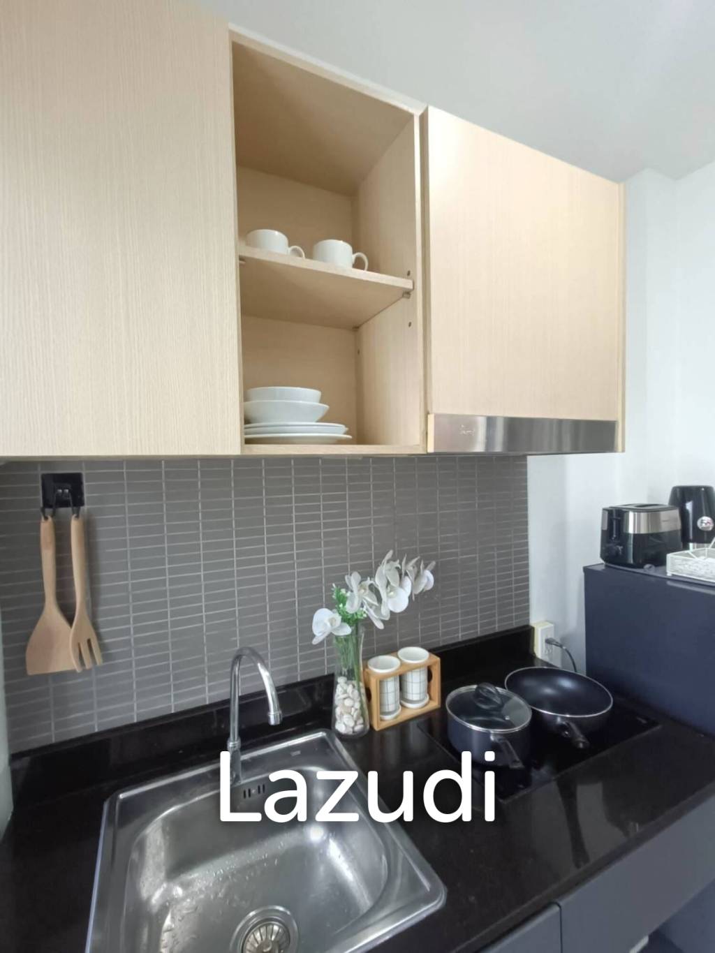 Corner Unit 1-Bedroom 33 SQ.M At Hill Myna Condotel - image 3