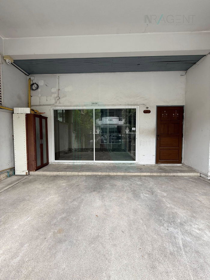 รูป 📌 ขายทาวน์เฮาส์ โครงการ ศรีวรา ทาวน์อินทาวน์ 3 ชั้น 4 ห้องนอน 5 ห้องน้ำ - รูปที่ 2/8