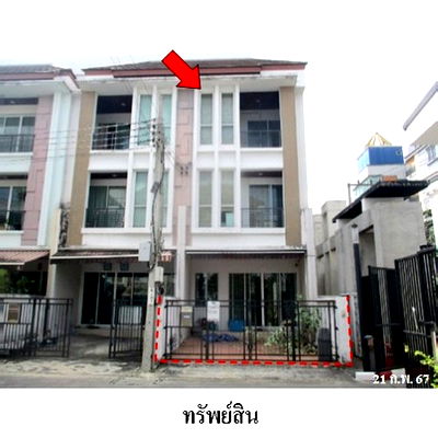 Townhouses for sale Crystal Design Center : FOR SALE  TOWNHOUSE PROPERTY  4570000 BAHT.