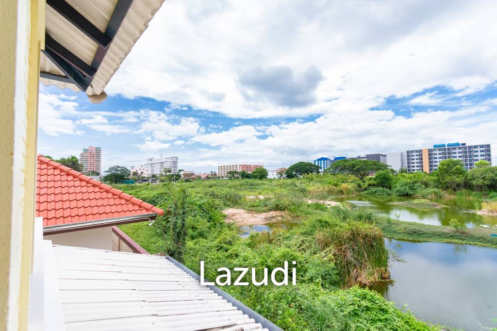 picture Vintage 3 Bed House in Good Location - 53/61