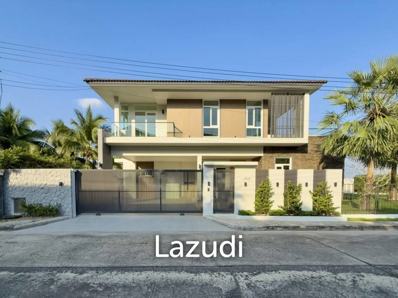 ขายบ้านเดี่ยว : Newly Renovated Spacious 5-Bedroom House for Sale in Chalong