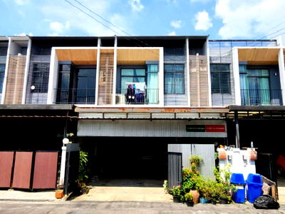 Townhouses for sale Nonthaburi : FOR SALE  TOWNHOUSE PROPERTY  2600000 BAHT.