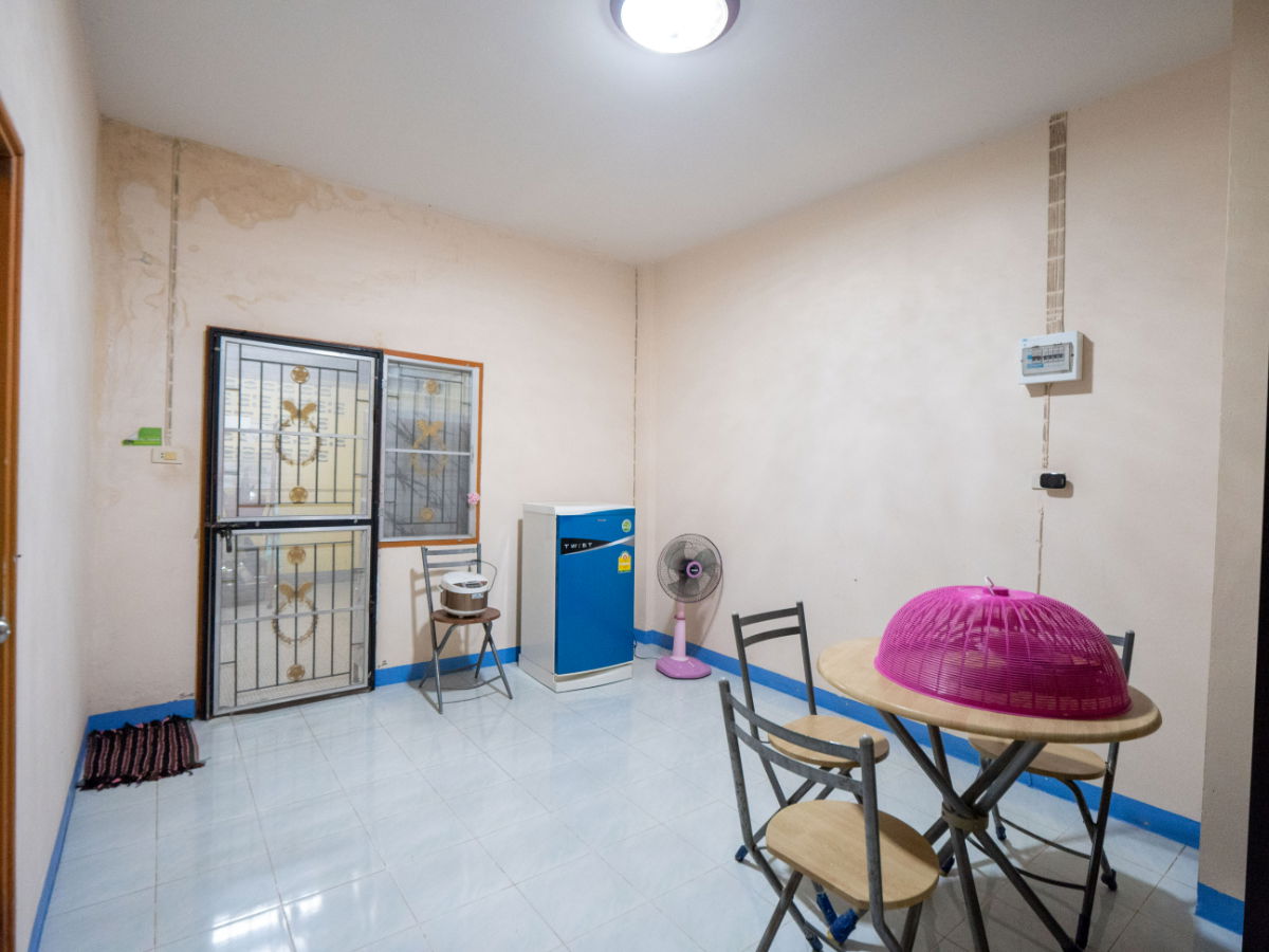 รูป #ขายทาว์นเฮาส์ #เมืองระยอง 26 ตรว. 3 นอน 2 น้ำ 2 จอด #ขายถูก 1.89 ล้าน สภาพพร้อมอยู่ ที่ตั้งตำบลทับมา ใกล้ถนนสุขุมวิท ติดถนนนครระยอง3 - รูปที่ 22/48