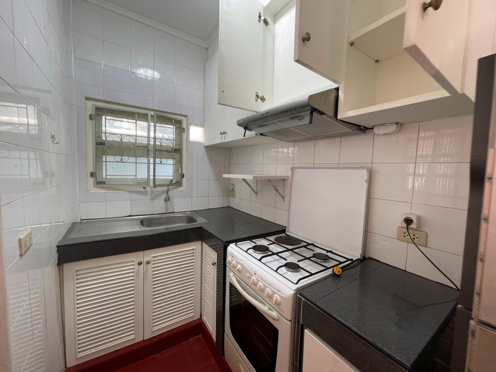 รูป บ้านชั้นเดียวปรับปรุงใหม่ 3 ห้องนอน 3 ห้องน้ำ สวน พื้นที่ประมาณ 180 ตรม. 10 นาทีเดินบีทีเอสทองหล่อหรือเอกมัย - รูปที่ 6/18